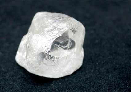 إطلاق اسم اللقاح الروسي ضد كورونا على حجر ألماس ضخم