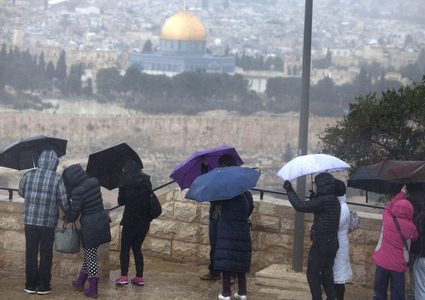 الهلال الأحمر في القدس: تعاملنا مع نحو 100 حالة خلال المنخفض