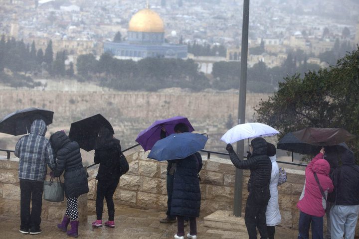 الهلال الأحمر في القدس: تعاملنا مع نحو 100 حالة خلال المنخفض