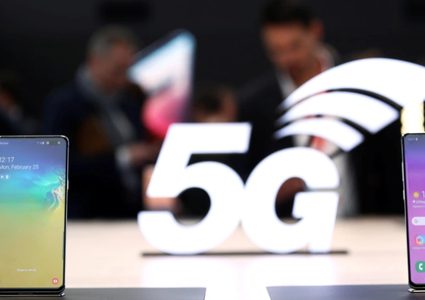 فرنسا تحذر من خطر هواتف الجيل الخامس على طائرات الركاب