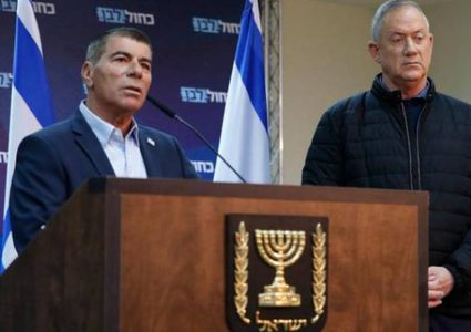 غانتس وأشكنازي يطالبان بالمشاركة بالاتصالات مع إدارة بايدن