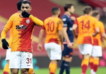 مصطفى محمد يحذر نجم الأهلي المصري بعد تجاوزه في حق والدته