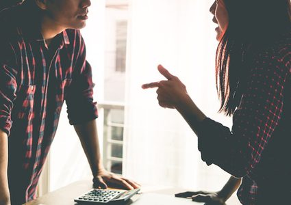 علماء النفس: المرأة العصبية كنز ثمين