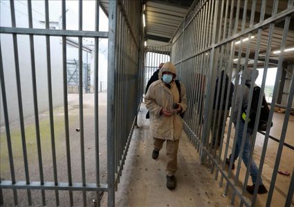 تطعيم 100 ألف عامل من الذين يعملون في أراضي الـ48