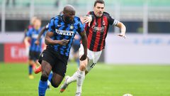 إنتر يقهر ميلان بثلاثية في ديربي الغصب.. ويحسم الصدارة