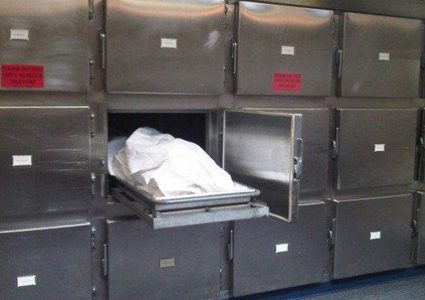 الشرطة والنيابة العامة تحققان بوفاة مواطنة في الخليل