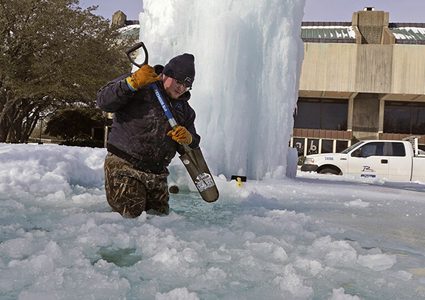 عشرات الآلاف في تكساس بلا كهرباء بسبب عاصفة قطبية