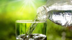 5 عادات خاطئة عليك تجنبها عند شرب الماء