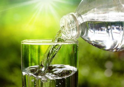 5 عادات خاطئة عليك تجنبها عند شرب الماء