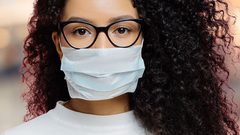 دراسة: مرتدو النظارات أقل عرضة للإصابة بكورونا