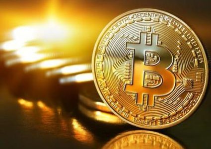 قلق المستثمرين بشأن التقييمات يهوي بـ"بيتكوين"