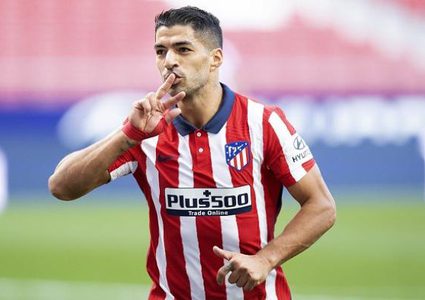 سواريز يفجر مفاجأة: برشلونة طردني