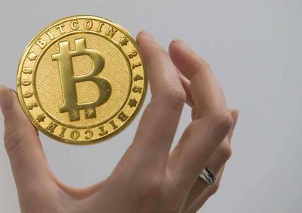 بيتكوين" الرقمية تنخفض بنسبة 10% وتتراجع إلى 48 ألف دولار