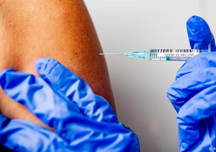 ما هي خطورة تناول مسكنات الألم قبل لقاح كورونا ؟