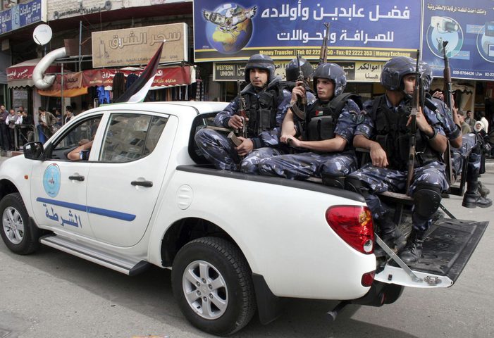 تشكيل لجنة تحقيق حول قيام شرطي بالاعتداء على مواطن