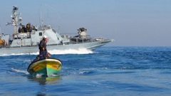 الاحتلال يهاجم الصيادين والمزارعين في غزة