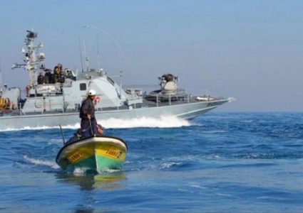 الاحتلال يهاجم الصيادين والمزارعين في غزة