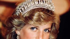 بيع 3 رسائل بخط يد الأميرة ديانا للبيع في مزاد علني