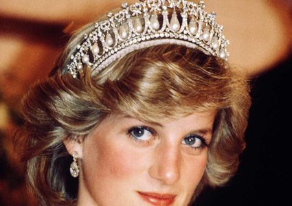 بيع 3 رسائل بخط يد الأميرة ديانا للبيع في مزاد علني