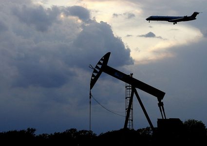 "أوبك +" تدرس تخفيف قيود إنتاج النفط