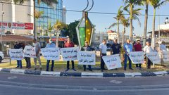وقفة احتجاجية وإضراب عن التعلم عن بعد في الطيرة