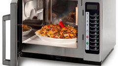 أخطاء شائعة يرتكبها الكثيرون في استخدام "الميكروويف"