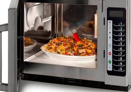 أخطاء شائعة يرتكبها الكثيرون في استخدام "الميكروويف"