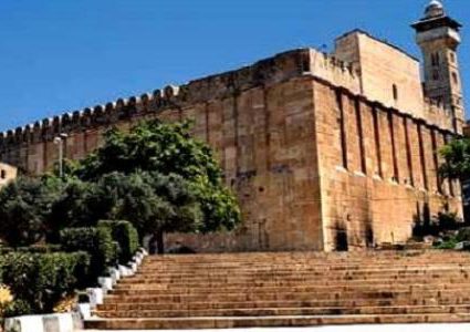 الاحتلال يمنع رفع الأذان في الحرم الإبراهيمي