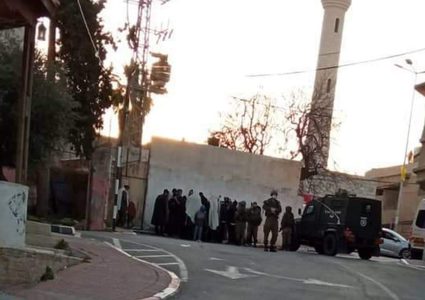 عشرات المستوطنين يقتحمون المقامات الإسلامية في بلدة كفل حارس