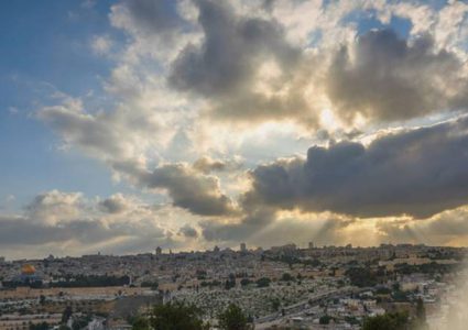 الطقس: أجواء غائمة جزئيا وفرصة ضعيفة لسقوط أمطار