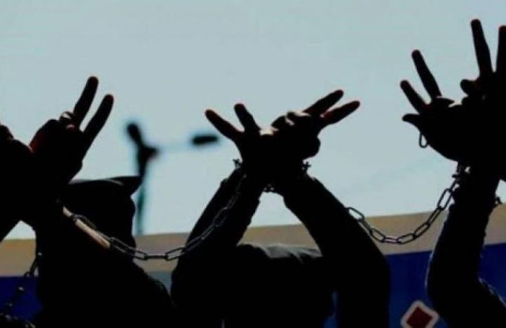 محكمتا الاحتلال في "عوفر وسالم" تمددان توقيف 41 أسيرا