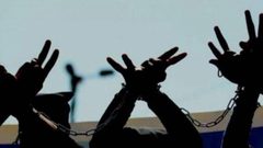 محكمتا الاحتلال في "عوفر وسالم" تمددان توقيف 41 أسيرا