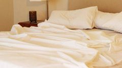 تحذير طبي من مخاطر "مقلقة" لـ"فراش الريش"