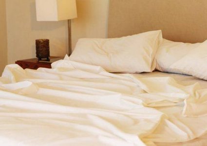 تحذير طبي من مخاطر "مقلقة" لـ"فراش الريش"