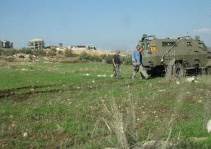 سلفيت: الاحتلال يمنع مزارعين من حراثة أراضيهما