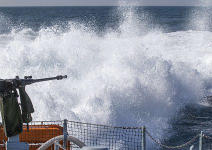 إصابة طفلتين بنيران بحرية الاحتلال جنوب قطاع غزة