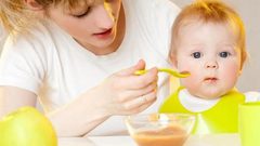 أطعمة تزيد من وزن الطفل الرضيع بعد سن 6 أشهر