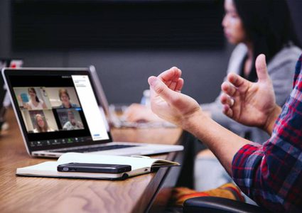 دراسة: "إجهاد الزووم" حقيقي وهذه نتائجه