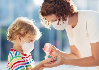 ما مدى خطورة انتقال فيروس كورونا بين أفراد الأسرة الواحدة ؟