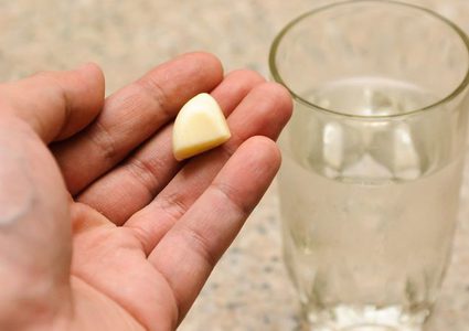 فوائد سحرية لماء الثوم