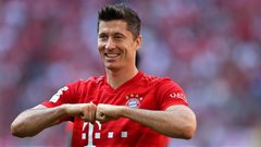 ليفاندوفسكي يهرب بعيدًا عن ميسي وكريستيانو