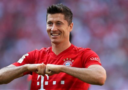 ليفاندوفسكي يهرب بعيدًا عن ميسي وكريستيانو