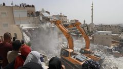 الاحتلال يهدم منزلا في العيسوية بالقدس