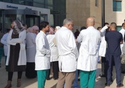نقابة الأطباء: نأمل أن تستجيب الحكومة لمطالبنا اليوم