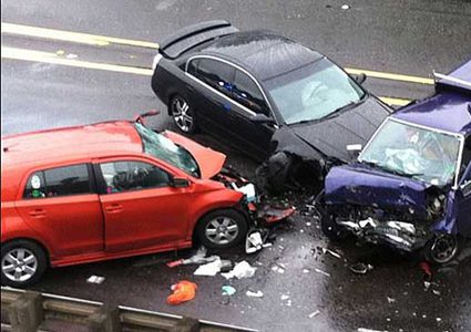 مصرع 12شخصا في حادث تصادم بين عدة مركبات جنوب كاليفورنيا