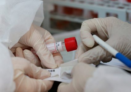 الصحة: 500 حالة من السلالات الجديدة لكورونا بالضفة