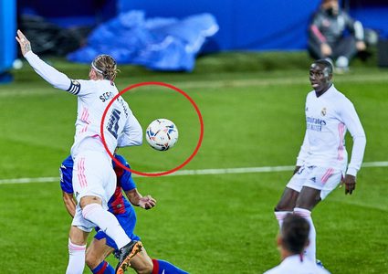 هل تغاضى الحكم عن احتساب ركلة جزاء ضد ريال مدريد ؟