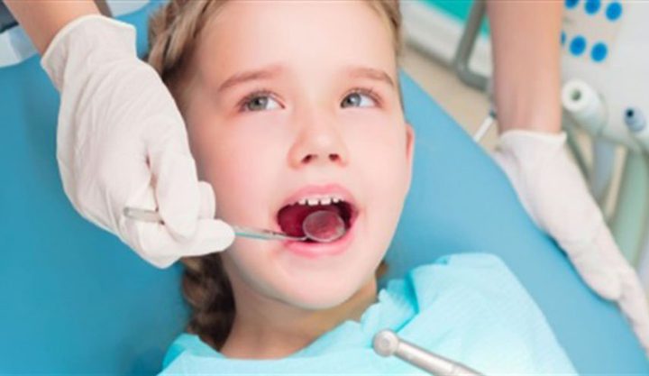 "الأسنان الطباشيرية".. مرض يصيب الأطفال ويحير الأطباء