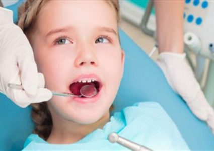 "الأسنان الطباشيرية".. مرض يصيب الأطفال ويحير الأطباء