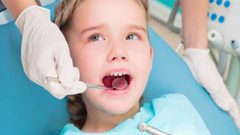 "الأسنان الطباشيرية".. مرض يصيب الأطفال ويحير الأطباء